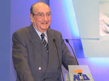 Το ΠΑΣΟΚ κάνει απεγνωσμένη προσπάθεια να σωθεί μέσω ΛΑΟΣ, υποστηρίζει ο Κ.Μητσοτάκης