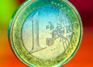 Κάτω από τα 1,24 δολάρια υποχωρεί το ευρώ