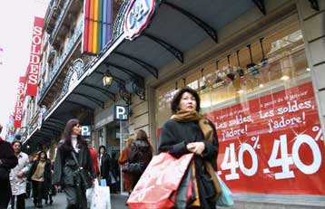 Απρόσμενη υποχώρηση της καταναλωτικής εμπιστοσύνης στη Γαλλία το Φεβρουάριο