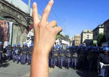 Αρχισε στη Γένοβα η δίκη 26 ακτιβιστών για τα επεισόδια στη σύνοδο της G8 το 2001