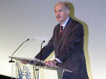 Ενίσχυση 100.000 οικογενειών για την αγορά υπολογιστή εξήγγειλε ο Γιώργος Παπανδρέου