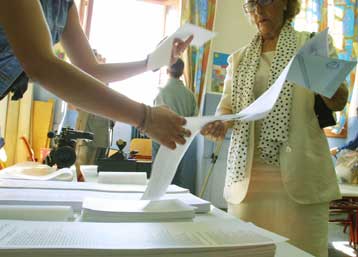 Πού ψηφίζουν οι ετεροδημότες σε Αθήνα και Πειραιά