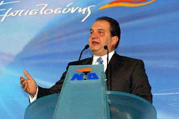 Μονιμοποίηση συμβασιούχων προανήγγειλε ο Κώστας Καραμανλής