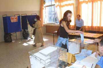 Αδεια μετ αποδοχών στους ετεροδημότες υπαλλήλους του Δημοσίου για τις εκλογές