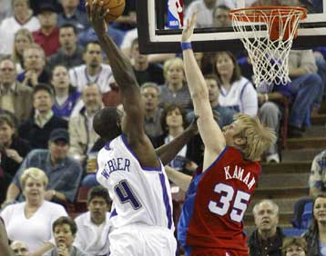 Θεαματική επιστροφή του Κρις Ουέμπερ στα παρκέ – Σοκ για τους Λέικερς στην Ατλάντα