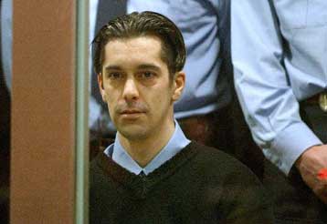 Τους συνεργάτες του και δύο αστυνομικούς εμπλέκει ο Ντιτρού στην υπόθεση παιδεραστίας