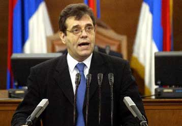 Ψήφος εμπιστοσύνης στη σερβική κυβέρνηση μειοψηφίας υπό τον Β.Κοστούνιτσα