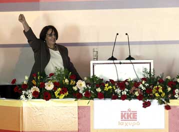 Το ΚΚΕ είναι ο ασυμβίβαστος αντίπαλος του δεξιού δικομματισμού, δήλωσε η Αλ.Παπαρήγα