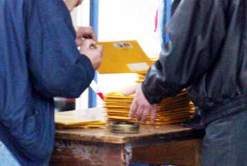 Αρχισε η έρευνα της Εισαγγελίας για τα συκοφαντικά φυλλάδια