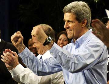 Πολύ κοντά στο χρίσμα των Δημοκρατικών ο Τζον Κέρι