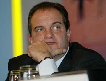 Διαψεύδει η ΠΟΕΙΔΔ ότι εκπρόσωποί της συνομίλησαν με τον Κώστα Καραμανλή