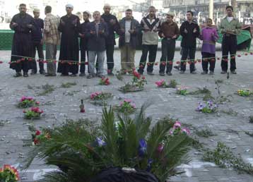 Σειρά επιθέσεων στο Ιράκ, λίγο πριν από την υπογραφή του Συντάγματος της χώρας