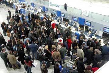 Προβλήματα στη μετακίνηση των ετεροδημοτών – Καθυστερήσεις πτήσεων στο «Ελ.Βενιζέλος»