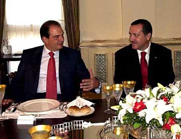 «Καλή επιτυχία» στις εκλογές ευχήθηκε σε Καραμανλή και Παπανδρέου ο Ερντογάν