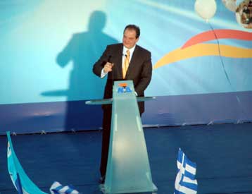 Τη Δευτέρα σηκώνουμε τη σημαία της ενότητας, δήλωσε από την Κέρκυρα ο Κ.Καραμανλής