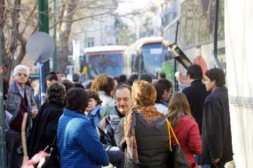 Κορυφώνεται η έξοδος των ετεροδημοτών-Αυξημένη κίνηση σε δρόμους, λιμάνια, αεροδρόμια