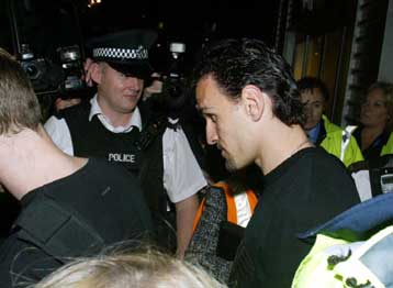 Αρνείται ότι ενεπλάκη στο επεισόδιο σεξουαλικής κακοποίησης ο Νταμπίζας