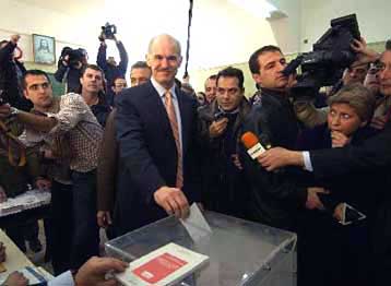 Αισιόδοξοι οι πολιτικοί αρχηγοί κατά την άσκηση του εκλογικού τους δικαιώματος