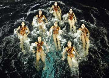 Τέσσερα μετάλλια, τα δύο χρυσά, για τη συγχονισμένη κολύμβηση στην Βόννη