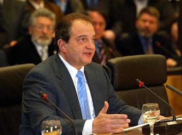 Οι πρώτες δέκα κινήσεις της κυβέρνησης του Κώστα Καραμανλή