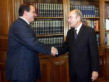 Το μεσημέρι της Τρίτης η ανακοίνωση της κυβέρνησης του Κώστα Καραμανλή