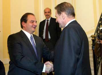 Νέα επίσκεψη στη Αθήνα θα πραγματοποιήσει ο Ζ.Ρογκ για συνάντηση με τον Κ.Καραμανλή