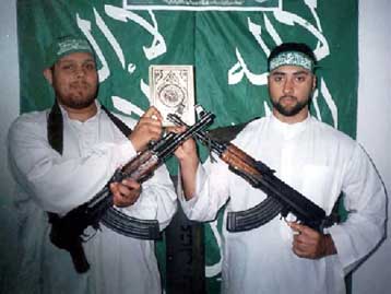 Βίντεο της Χαμάς απεικονίζει δύο Βρετανούς που πραγματοποίησαν επίθεση αυτοκτονίας