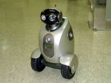 Ρομπότ-οικιακός φύλακας κυκλοφορεί στην ασιατική αγορά