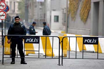 Επίθεση αυτοκτονίας σε τεκτονική στοά της Πόλης – Δύο νεκροί και έως επτά τραυματίες