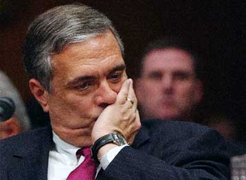 Της επέμβασης στο Ιράκ υπεραμύνθηκε ο επικεφαλής της CIA Τζορτζ Τένετ