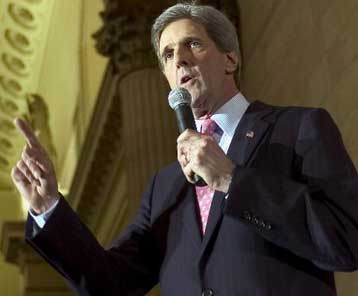 Μηνιαία τηλεοπτική αντιπαράθεση με τον Τζορτζ Μπους ζητά ο Τζον Κέρι