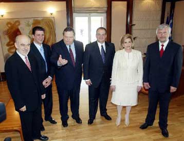 Σε κλίμα συναίνεσης ο Κώστας Καραμανλής ανέλαβε καθήκοντα υπουργού Πολιτισμού