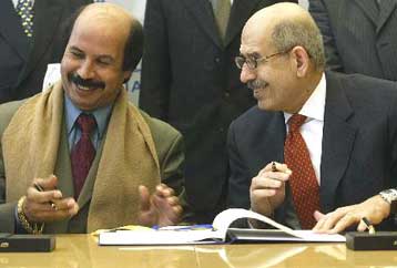 Χειροκροτούμενη η Λιβύη άνοιξε επισήμως την «πόρτα» στους επιθεωρητές της ΙΑΕΑ