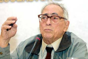 Απεβίωσε την Τετάρτη ο δημοσιογράφος και λογοτέχνης Ρένος Αποστολίδης