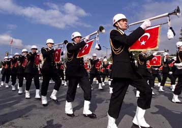 Ο τουρκικός στρατός παραδέχεται ότι ζήτησε να παρακολουθούνται πολίτες