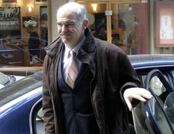 Στα πρώτα μέλη της νέας ηγετικής ομάδας του ΠΑΣΟΚ κατέληξε ο Γιώργος Παπανδρέου