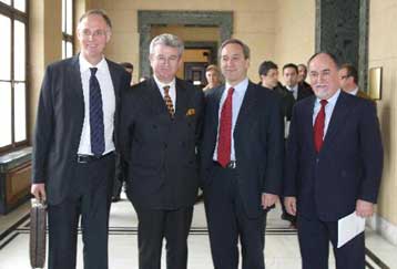 Κρίσιμες διαπραγματεύσεις για το έλλειμμα – «Τρύπα» 1,5 δισ. ευρώ στον προϋπολογισμό