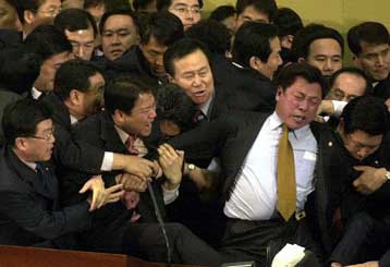 Εγκρίθηκε η πρόταση μομφής κατά του προέδρου της Νοτίου Κορέας