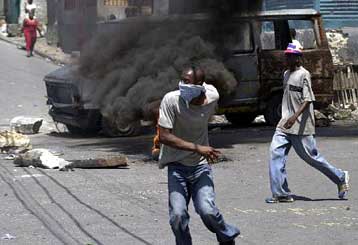 Δύο νεκροί στην Αϊτή κατά τη διάρκεια συγκρούσεων αστυνομικών με οπαδούς του Αριστίντ