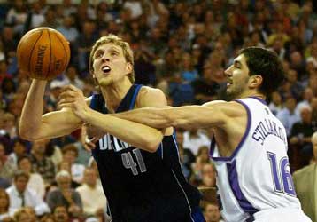 Σε παράσταση για ένα ρόλο μετέτρεψαν οι Κινγκς την αναμέτρηση με τους Μάβερικς