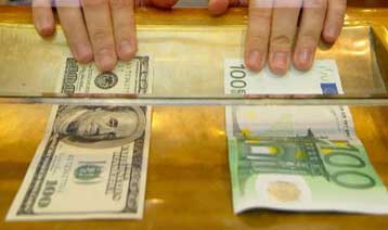 Ανακάμπτει το δολάριο έναντι του ευρώ