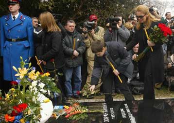 Η Σερβία θρηνεί ένα χρόνο μετά τη δολοφονία του πρωθυπουργού Ζόραν Τζίντζιτς