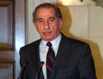 Συνομιλίες με τον Κώστα Καραμανλή θα έχει την Κυριακή ο Τάσσος Παπαδόπουλος