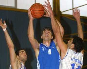 Για έναν… πόντο ο Πανελλήνιος «έπιασε» την ΜΕΝΤ στην κορυφή