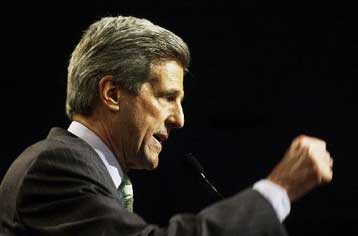 Οι Ρεπουμπλικάνοι απορρίπτουν την πρόταση Κέρι για μηνιαία ντιμπέιτ με τον Μπους