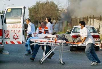 Διπλό χτύπημα καμικάζι στο Ισραήλ – Ακυρώθηκε η συνάντηση Σαρόν με Κορέι