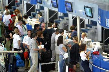 Στο 7% το ελάχιστο ποσοστό προμήθειας των αεροπορικών εταιρειών στα τουριστικά γραφεία