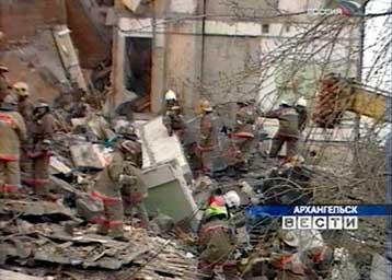 Τουλάχιστον 15 νεκροί και δεκάδες αγνοούμενοι από κατάρρευση πολυκατοικίας στη Ρωσία