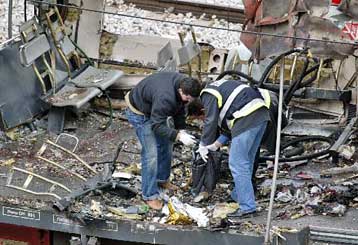 Έξι Μαροκινούς «δείχνουν» οι ισπανικές αρχές ως δράστες των φονικών επιθέσεων