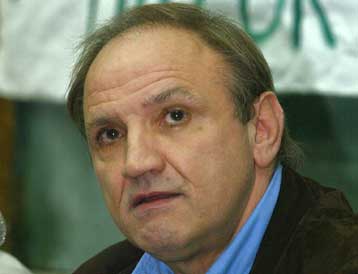 Νικητής στο θρίλερ της Β Αθηνών ο Στέφανος Τζουμάκας